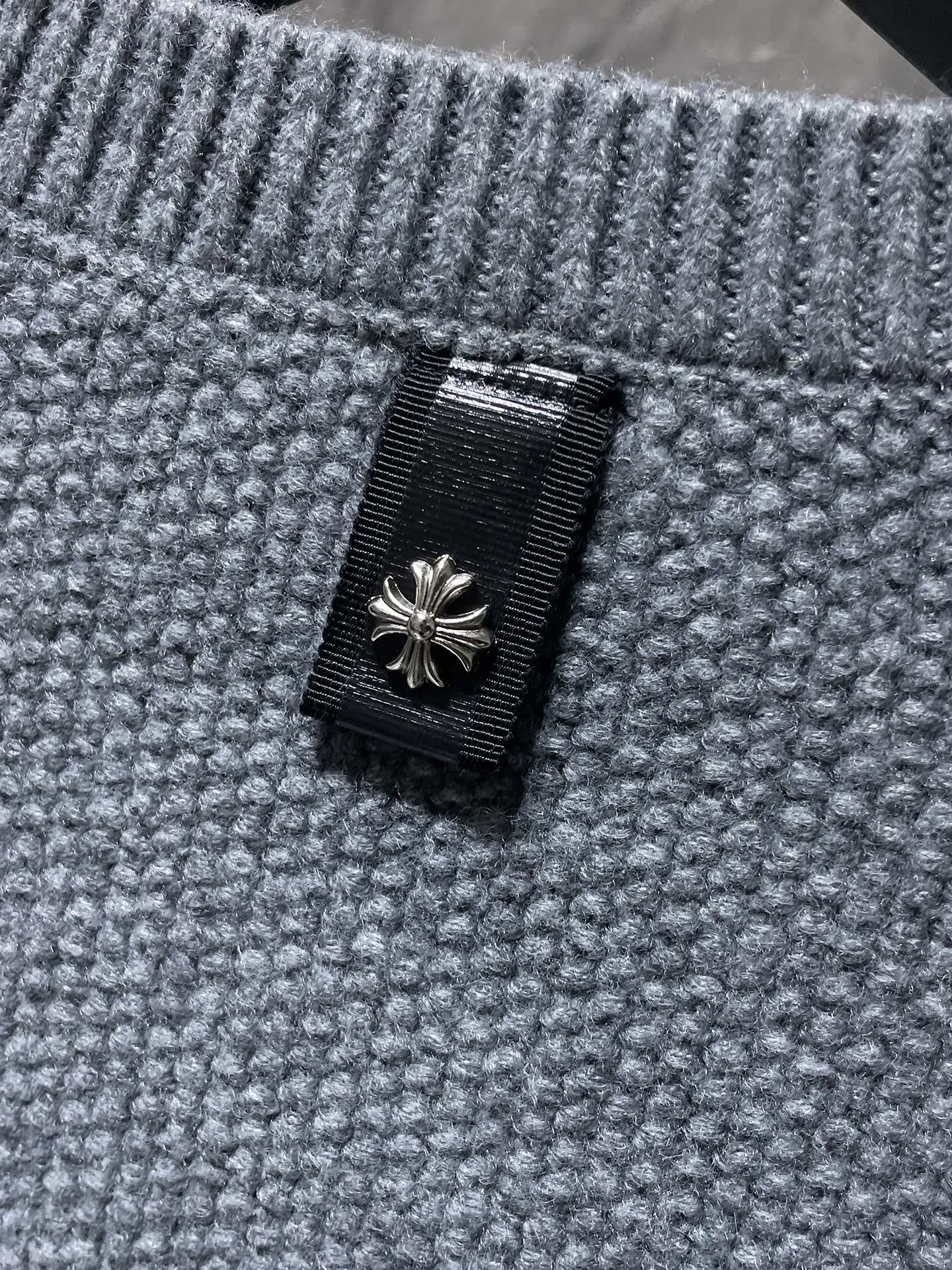 P236 Chrome Hearts 🍁Autumn and winter sweater series🍁 Cross metal➕hole treatment Selected high-quality wool blended knitted fabric Non-common version on the market Recommended colors: black gray white